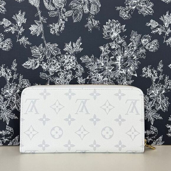 LOUIS VUITTON x Murakami 2025 Zippy Wallet M14240 White Monogram Cherry NEW Box - Picture 3 of 14